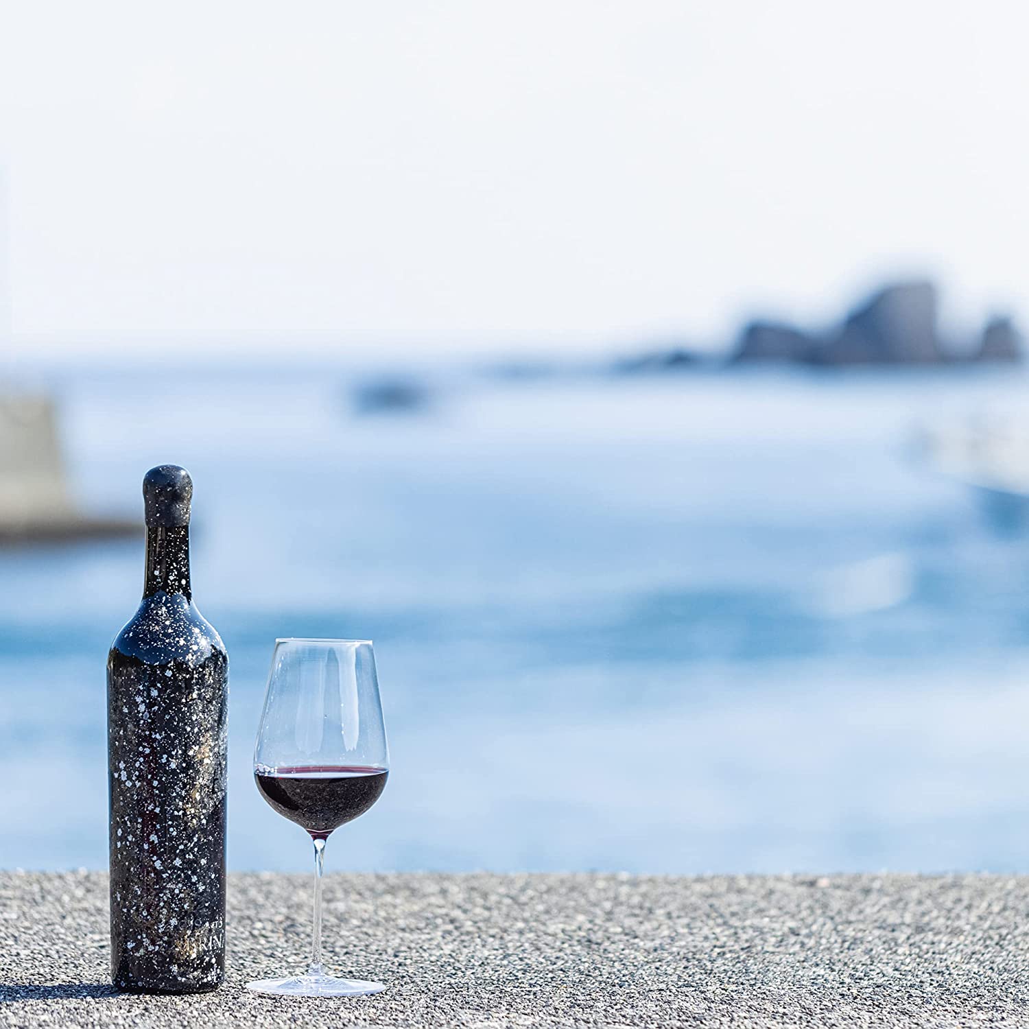 해저에서 숙성된 와인 - SUBRINA 750ml <br><small>海底で熟成されたワイン - SUBRINA (ギフトボックス付 2020 ACT4) サブリナ 赤 シラー フルボディ 750ml</small>